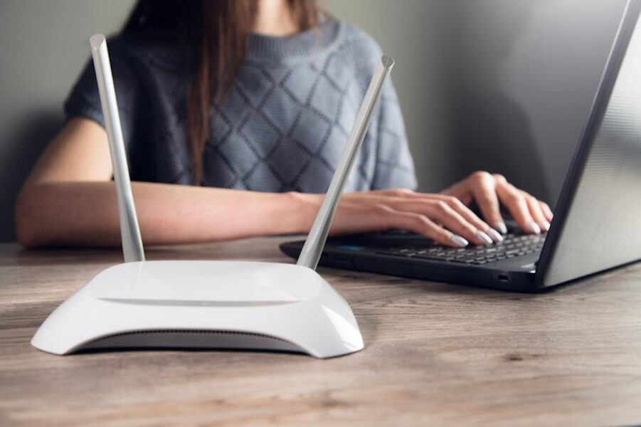 Où trouver le code et le mot de passe WiFi de votre Freebox Pop ? Les ...