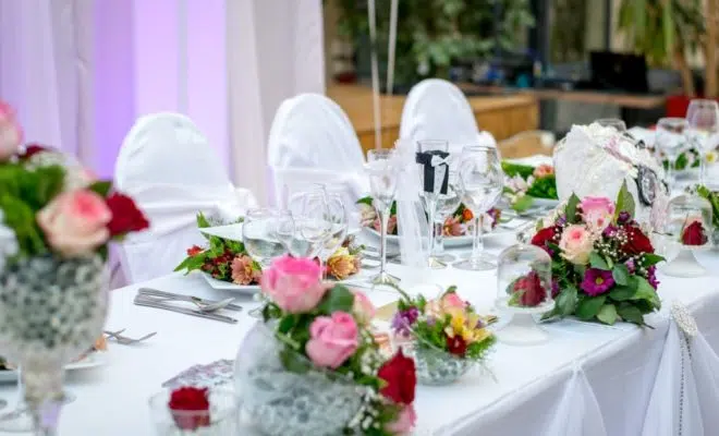 Travailler dans l'événementiel pour organiser des mariages