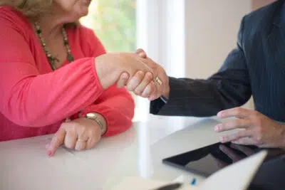 agence immobilière de centre-ville et une agence de proximité