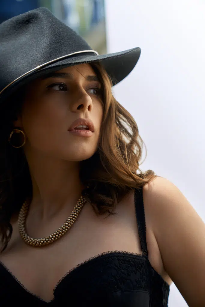boucle et chapeau