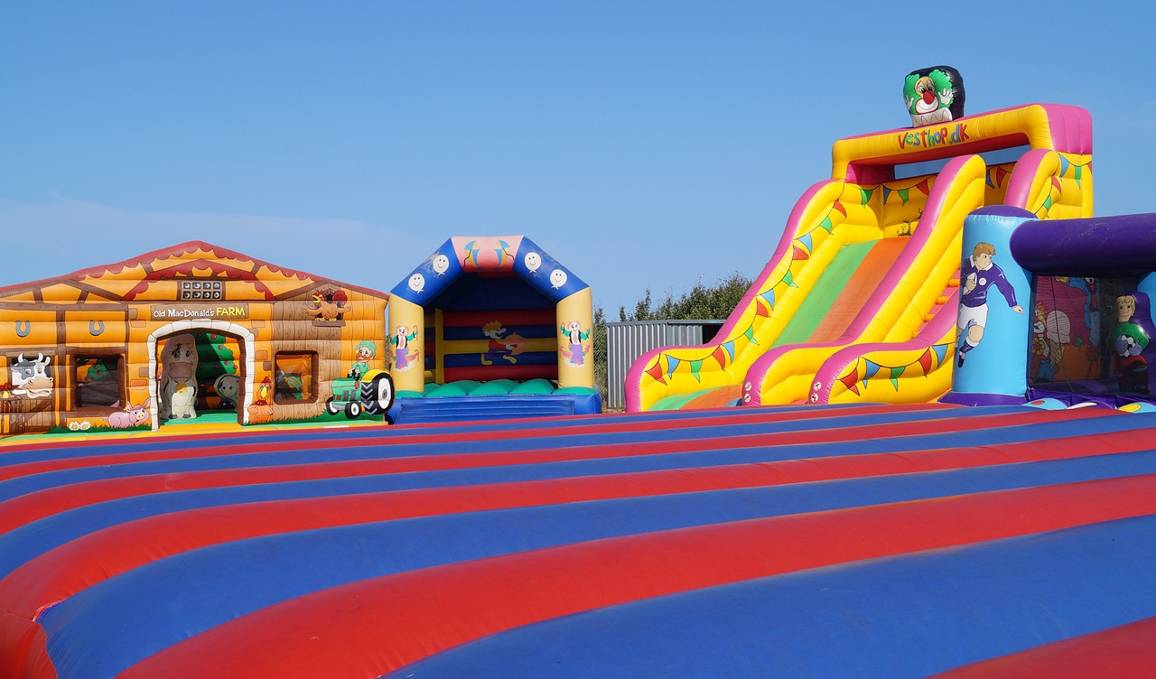 Choisir le ch?�teau gonflable parfait de JB Gonflables pour votre ?�v?�nement professionnel