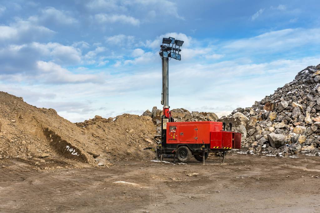 Mât d'éclairage, électricité sur un chantier