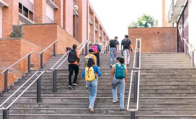 nez de marche sur escalier