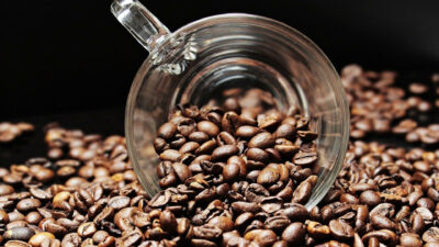 La machine à café et le café pour entreprise : le duo essentiel