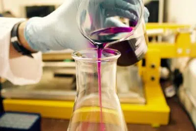 produits chimiques dangereux dans les laboratoires