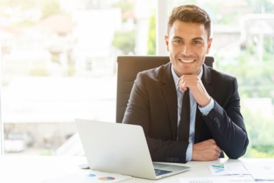 s'imposer au bureau