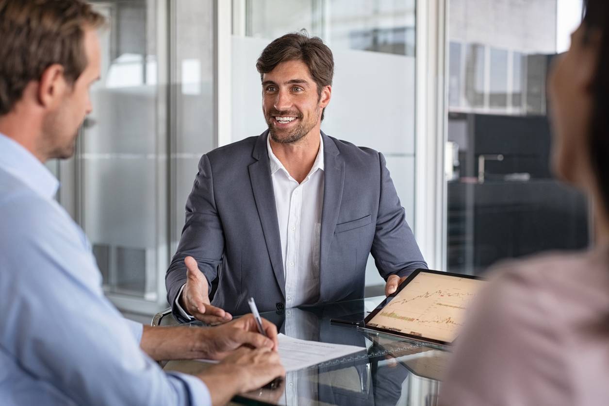 Protéger entreprise avec assurances professionnelles obligatoires 