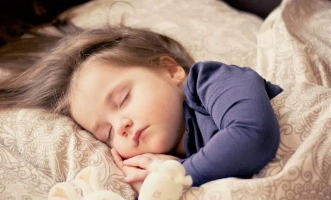 vêtements de bébé fille